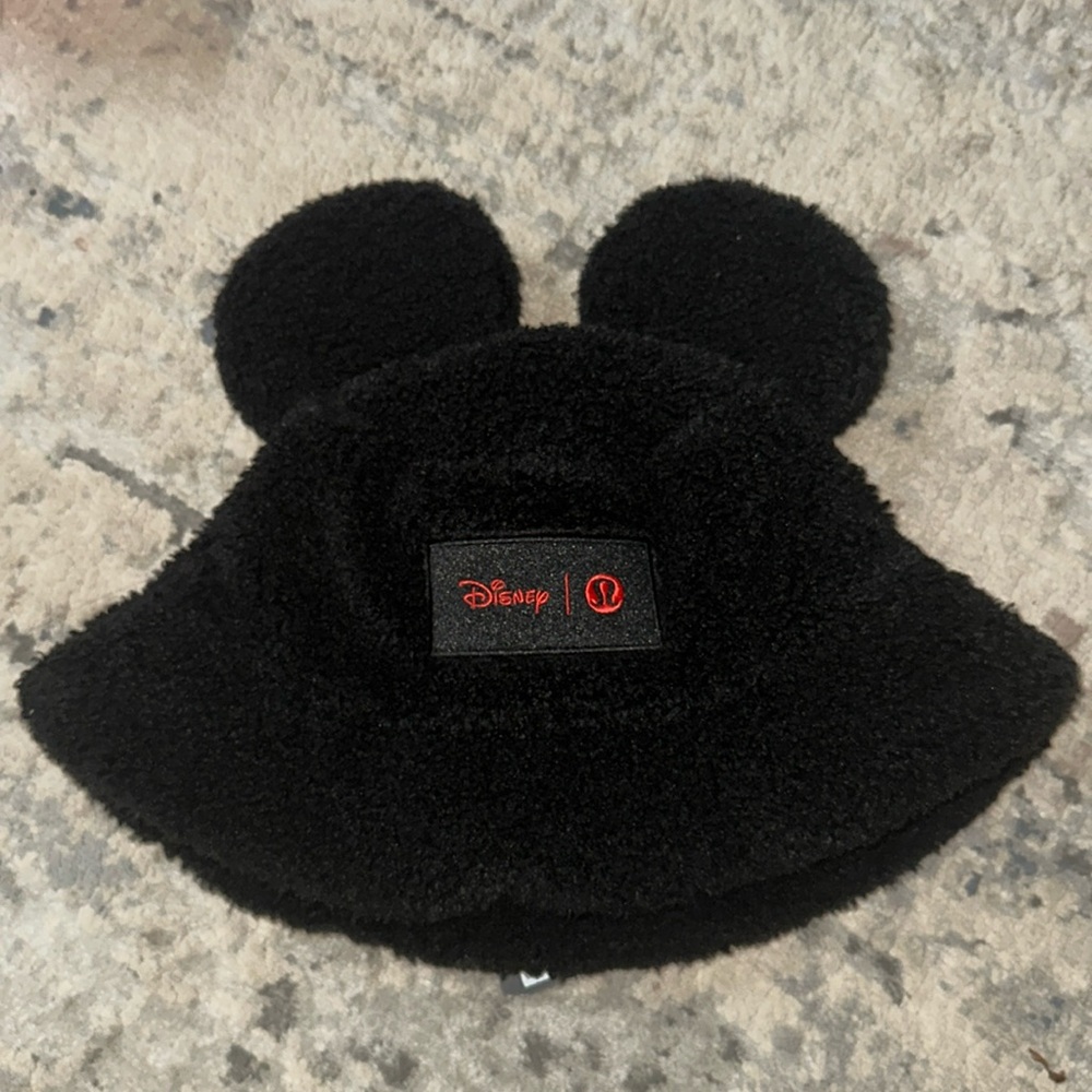 NWT Disney x Lululemon TexturedFleece Bucket HAT (L/XL)